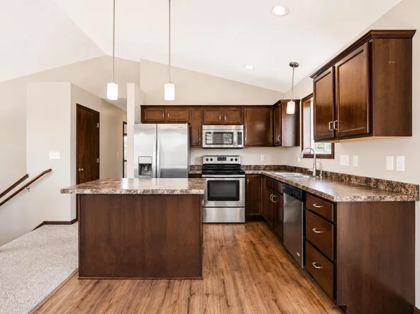 280 Highlands Ave, Zumbrota, MN 55992