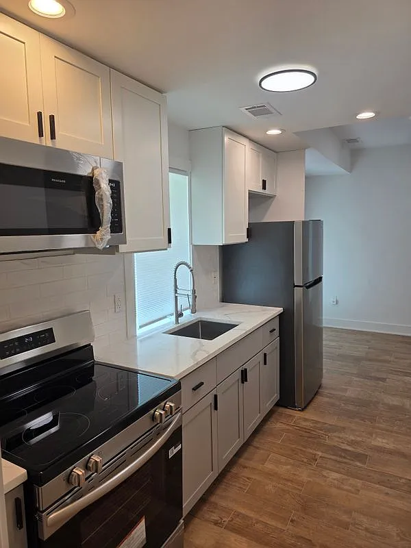 2 bed, 1.0 bath, 640 sqft, $1,875 — Photo 3
