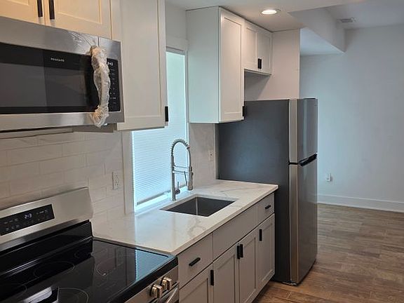 3rd image of 1614 Woodland Ave SE #B