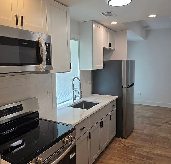 1614 Woodland Ave SE #B — Photo 3