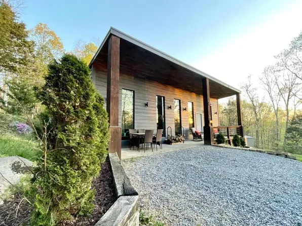 137 J D King Rd, Johnson City, TN 37615