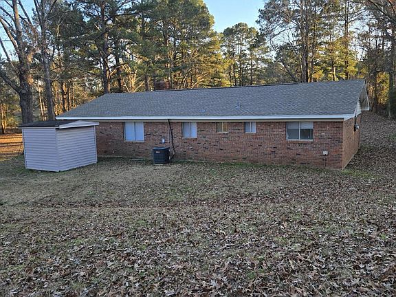 4th image of 3553 Jones Loop