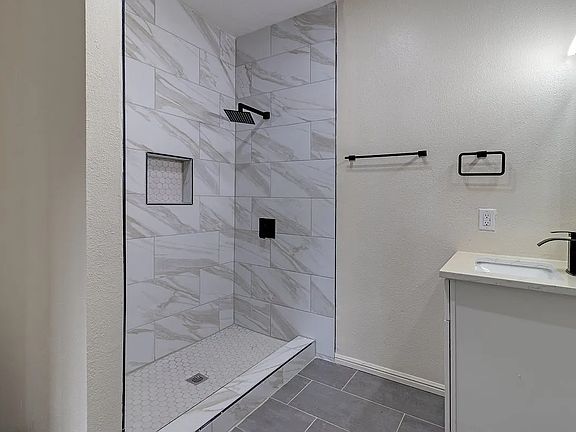 3rd image of 3838 Peoria Ave #B