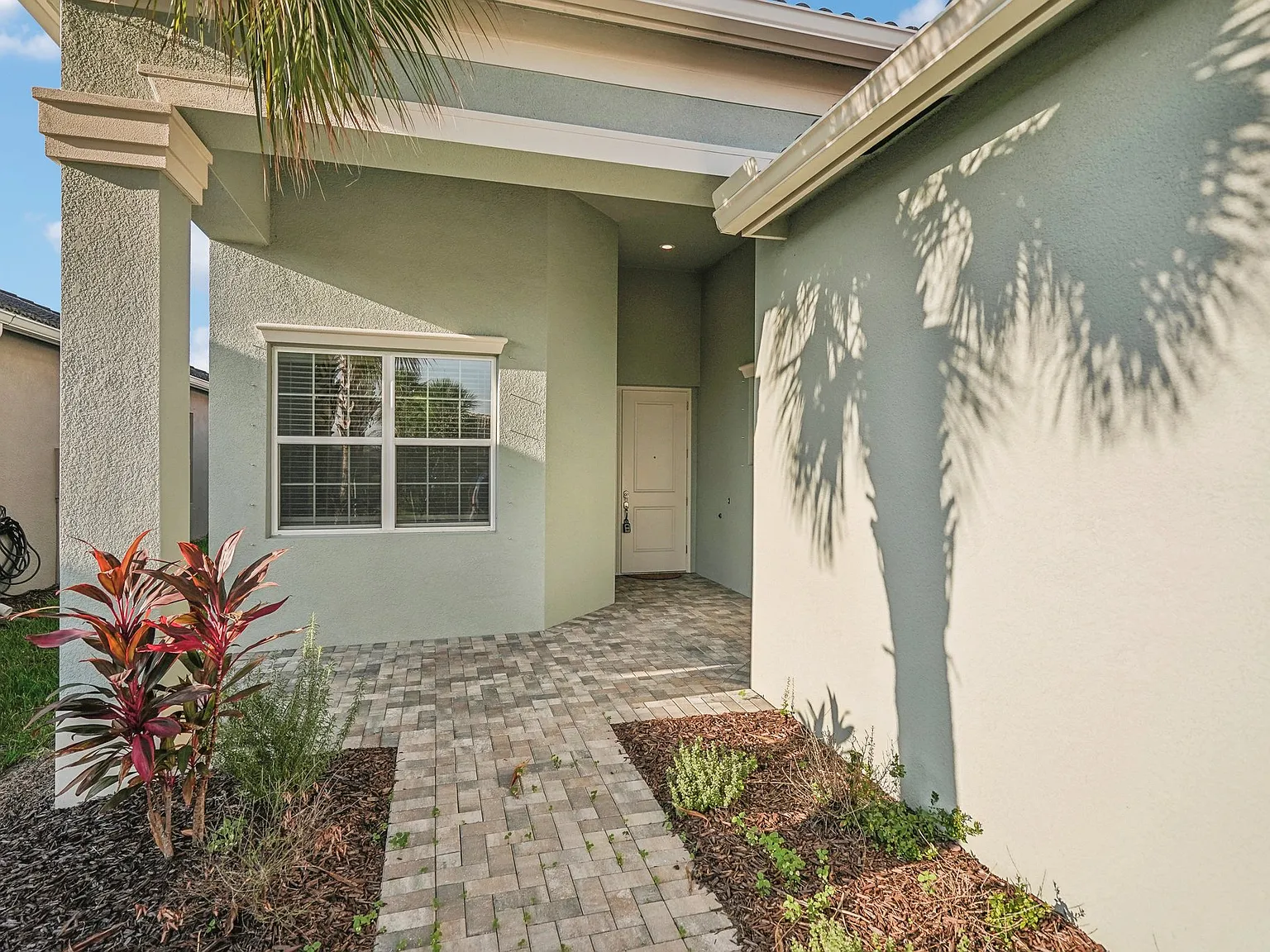 3 bed, 2.5 bath, 2252 sqft, $3,500 — Photo 2