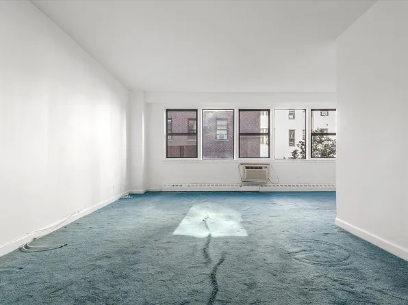 87-15 165th St APT 4N, Queens, NY 11432