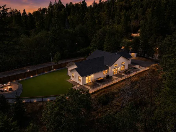 922 Palomino Dr, Grants Pass, OR 97526