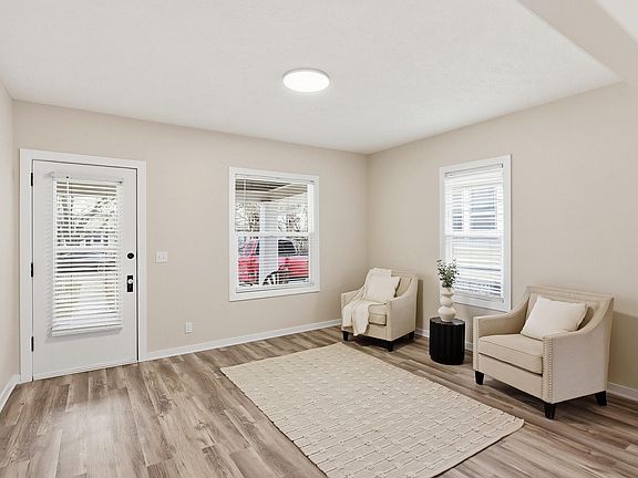 5th image of 2215 6th Ave