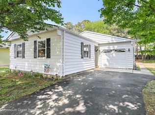 17 Linstead Ct, Toms River, NJ 08757