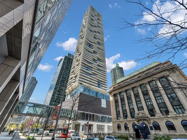 88 Harbour St #6007, Toronto, ON M5J 0C3