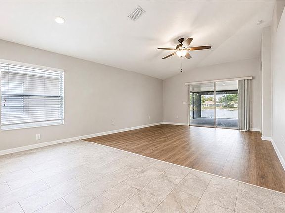 5th image of 210 SMOKEY HILL AVENUE