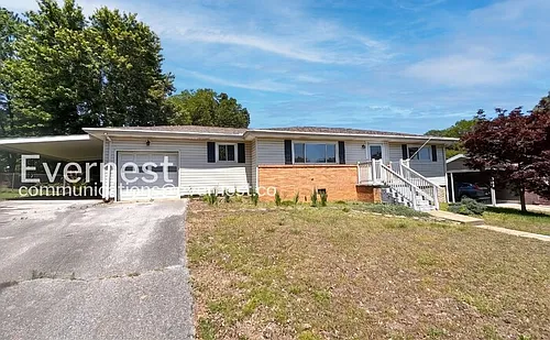 1407 Cloverdale Cir Photo 1