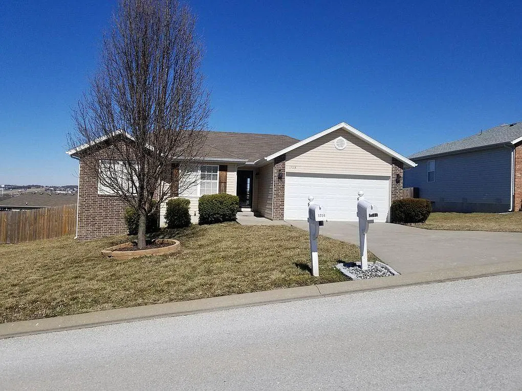 3 bed, 1244 sqft, $1,495 — Photo 1