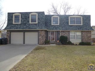 5851 SW 27th St, Topeka, KS 66614