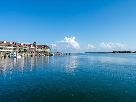 4th image of 115 Yacht Club Ln
