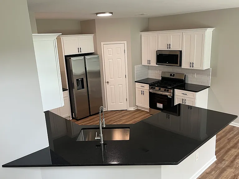 2501 Southhaven Ln — Photo 11