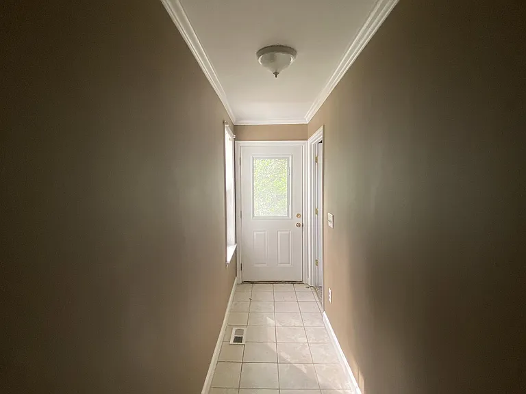 328 Rogers Ave — Photo 9