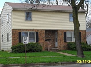 810 N Center St APT A, Bloomington, IL 61701