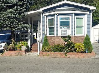 37 Mobile Dr, Bay Shore, NY 11706