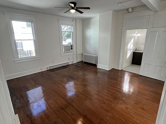 4th image of 423 London St Unit 2