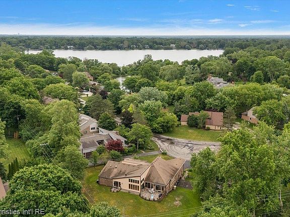 3rd image of 4566 Walden Dr