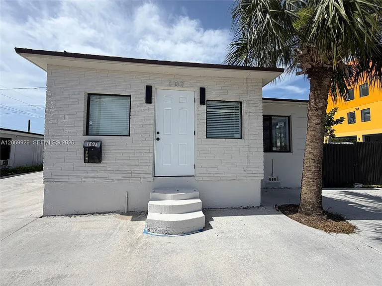107 W Pembroke Rd — Photo 26