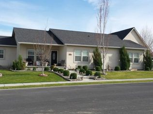 825 SE Banker Dr, Hermiston, OR 97838