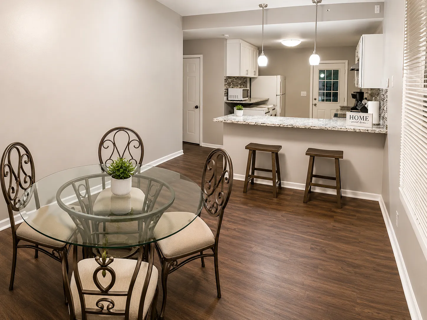 2 bed, 1088 sqft, $1,600 — Photo 4