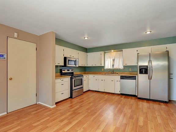 4th image of 5819 108th St SW