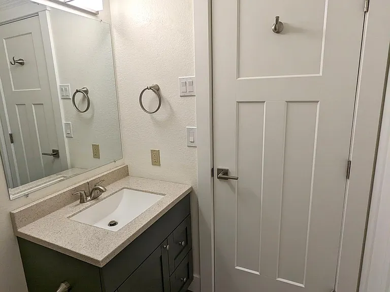 215 SW Kalmia St #D — Photo 21
