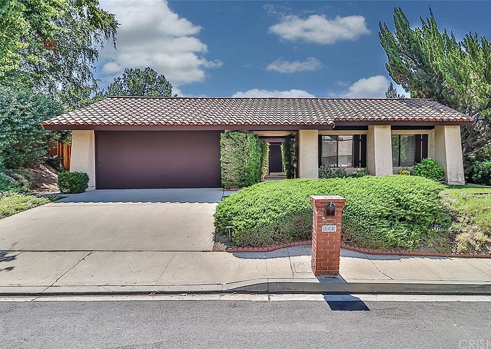 1st image of 884 Rim Crest Dr