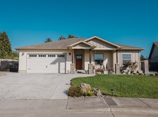 839 Hilltop Dr, Fortuna, CA 95540