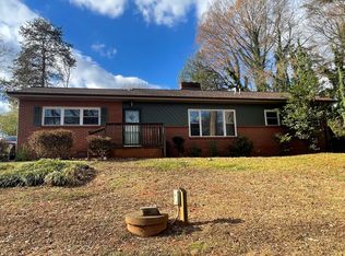 1102 Woods Dr, Statesville, NC 28677