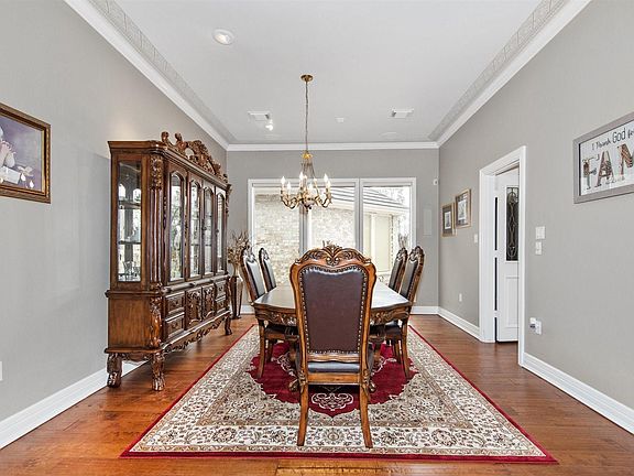 5th image of 2711 S Southern Oaks Dr