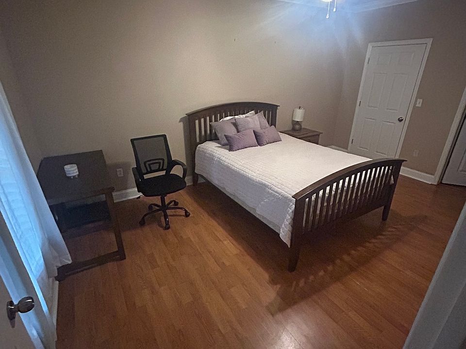 1st image of 900 Dean Lee Dr APT 207