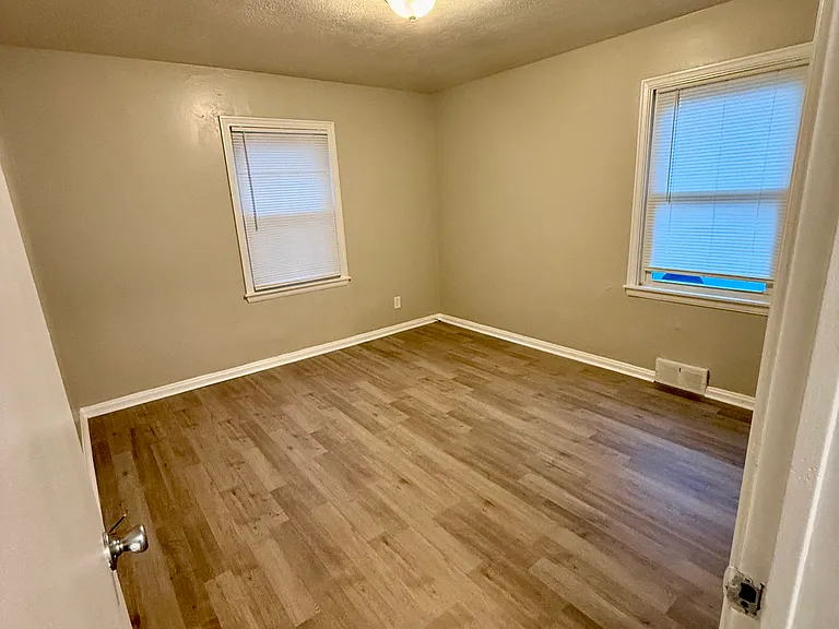 5252 Pine Tree Ln — Photo 2