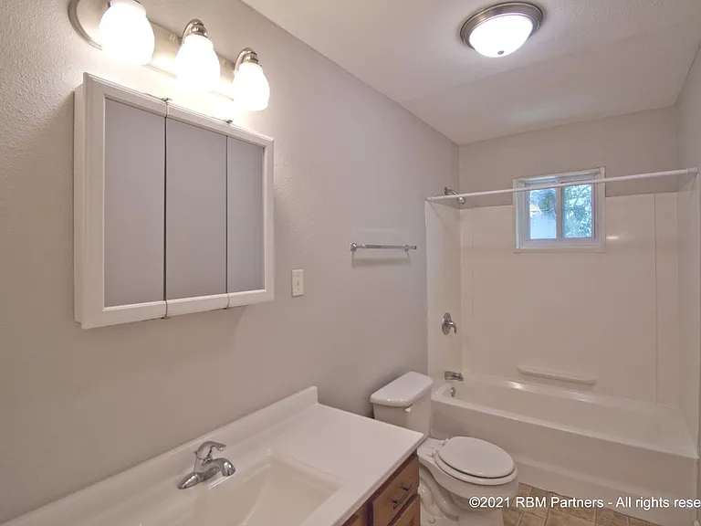 1500-1514 Schiller Ave — Photo 12