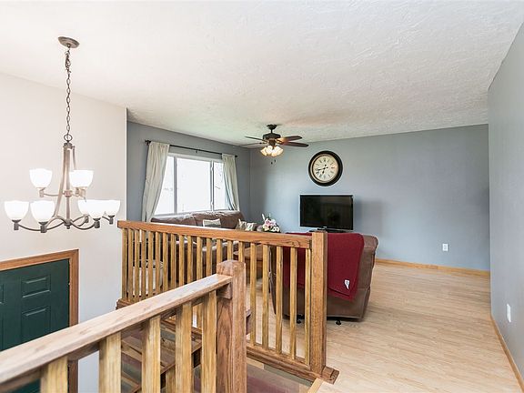 5th image of 825 Prospect Ct