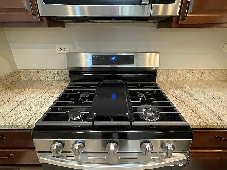 New stove with center griddle