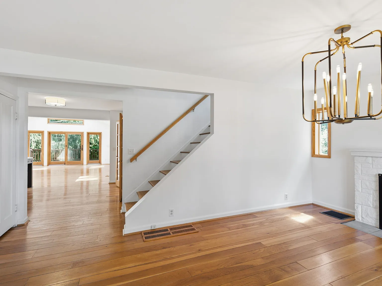 3 bed, 1960 sqft, $4,999 — Photo 4
