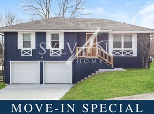 221 SW 20th St, Oak Grove, MO 64075