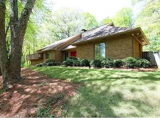 5535 W Idlewood Ln, Sandy Springs, GA 30327
