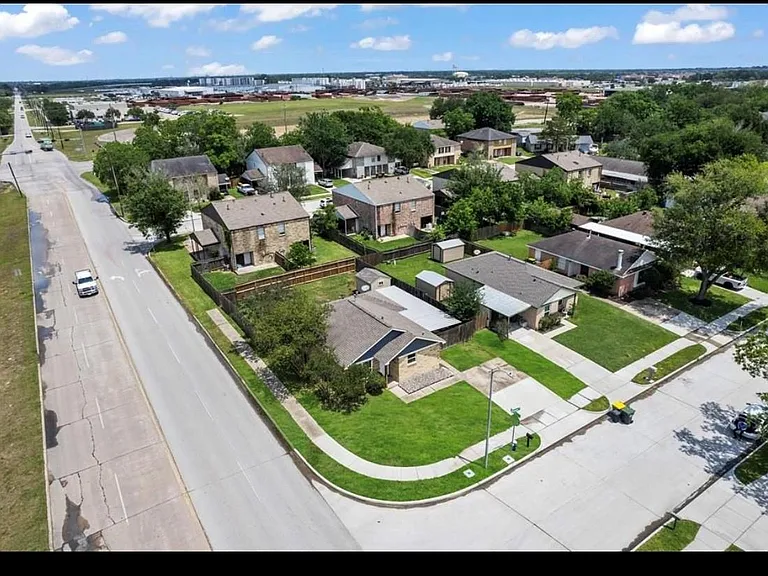 4640 Orange Cir S — Photo 11