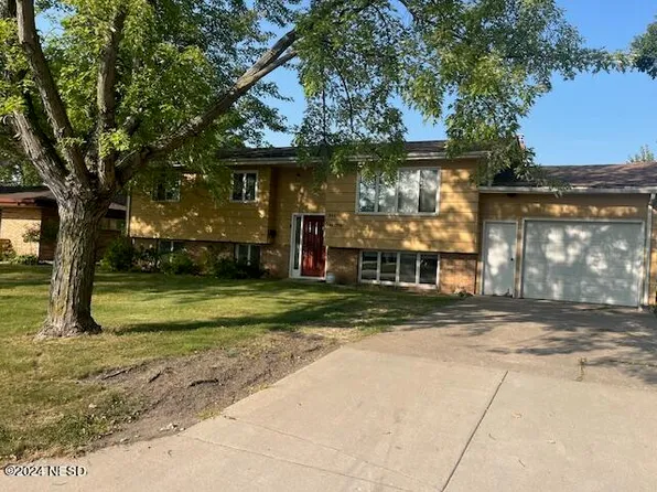 804 S Viola St, Milbank, SD 57252
