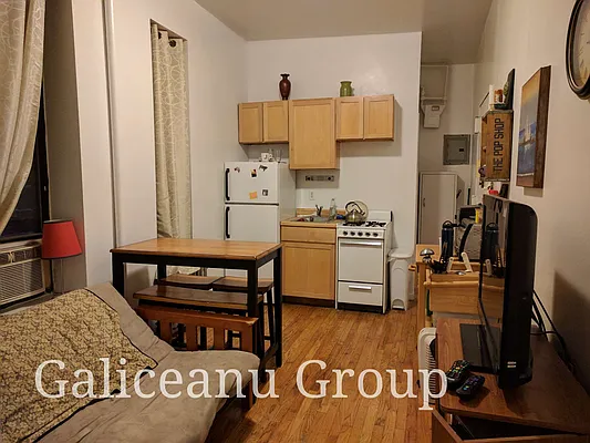 Rented by Lexington Real Estate Group | media 25