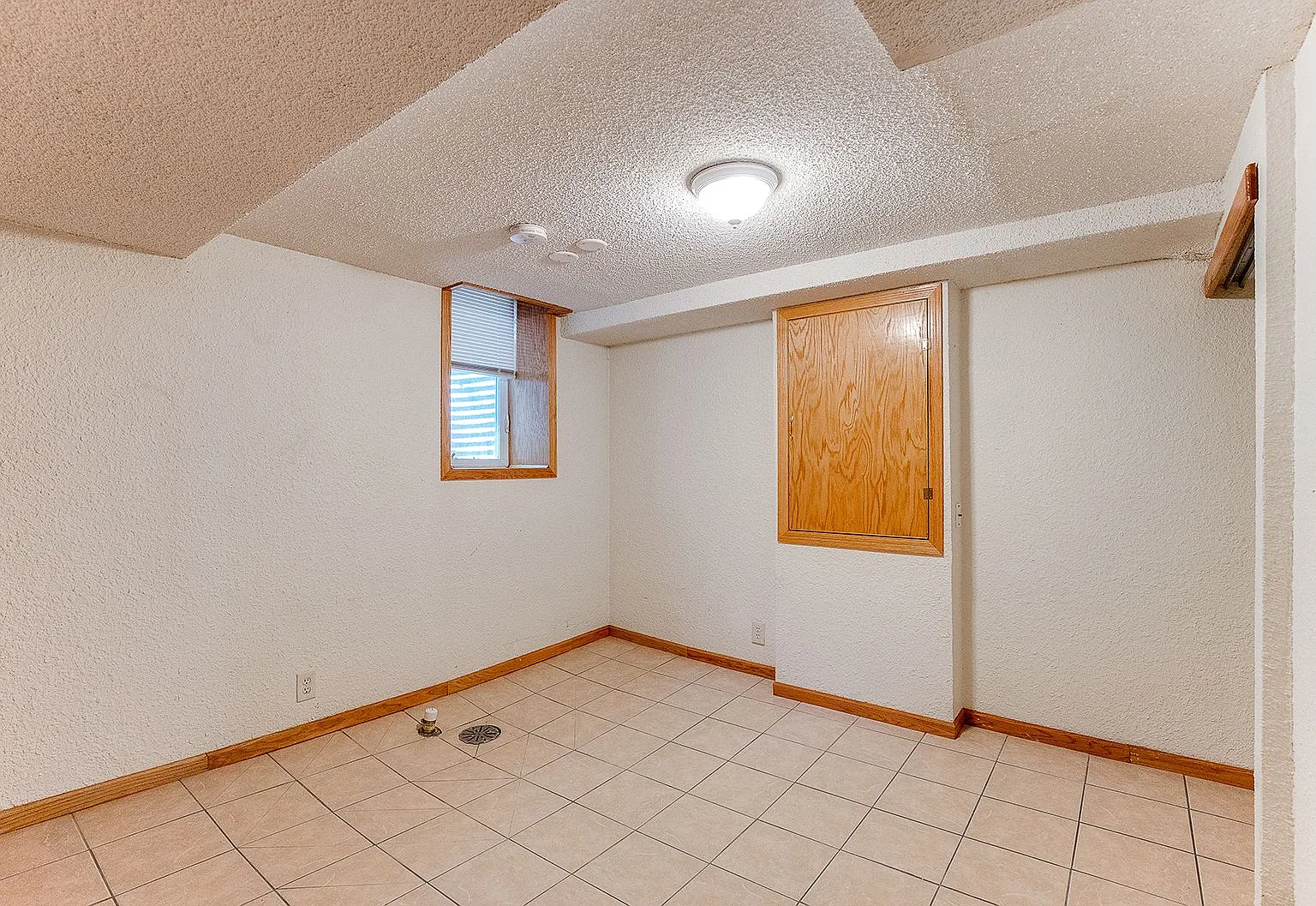 4 bed, $2,100 — Photo 3