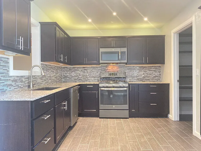 1304 SE 3rd St — Photo 6