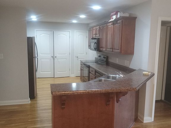 2nd image of 575 Village Creek Dr
