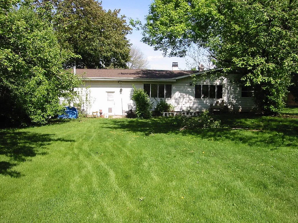 4624 Yackley Ave photo 1