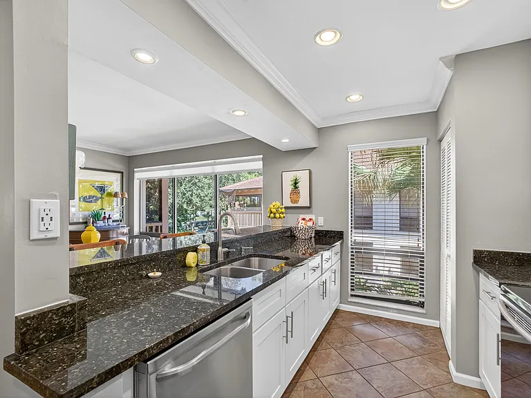 605 Brackenwood Cv — Photo 15