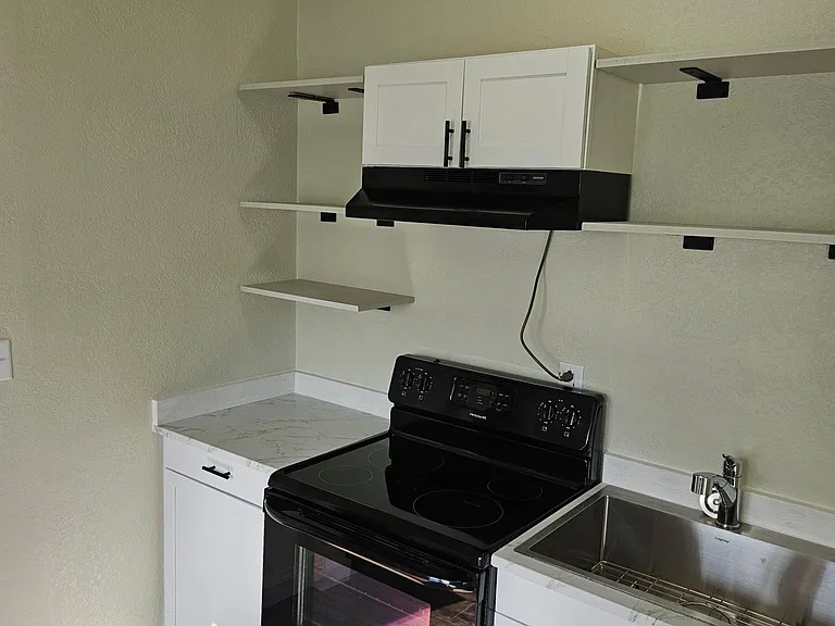 435 Benton Ave #1 — Photo 3